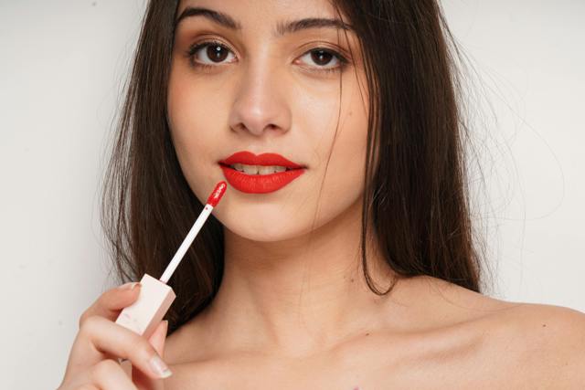 Con el Curso de Estética, descubre técnicas de maquillaje, peinados, cortes y ¡mucho más!